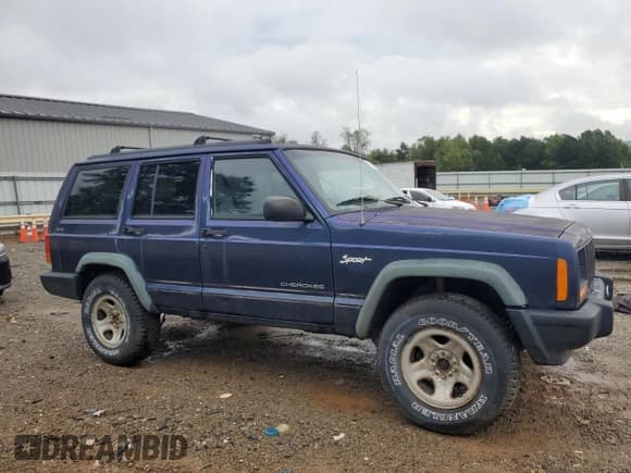 ✅ 1997 Jeep Cherokee Sport • VIN: 1J4FJ68S5VL539634 • Lot: 82171165. Listed on Copart with 266,479 mi. Free auction sales archive from the USA and detailed vehicle history report at DreamBid. Image 4.