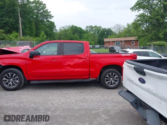 ✅ 2021 Chevrolet Silverado 1500 RST • VIN: 3GCUYEEDXMG230939 • Lot: 42257836. Wystawiony na IAAI z przebiegiem 122 201 mil. Bezpłatny archiwum sprzedaży aukcyjnych z USA i szczegółowy raport historii pojazdu na DreamBid. Zdjęcie 15.