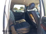 ✅ 2011 Chevrolet Suburban LT • VIN: 1GNSKJE30BR208994 • Lot: 43551916. Wystawiony na IAAI z przebiegiem 239 030 mil. Bezpłatny archiwum sprzedaży aukcyjnych z USA i szczegółowy raport historii pojazdu na DreamBid. Zdjęcie 8.