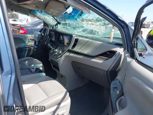 ✅ 2017 Toyota Sienna XLE Auto Access Seat • VIN: 5TDYZ3DC7HS854846 • Lot: 43089936. Listed on IAAI with 135,322 mi. Free auction sales archive from the USA and detailed vehicle history report at DreamBid. Image 5.