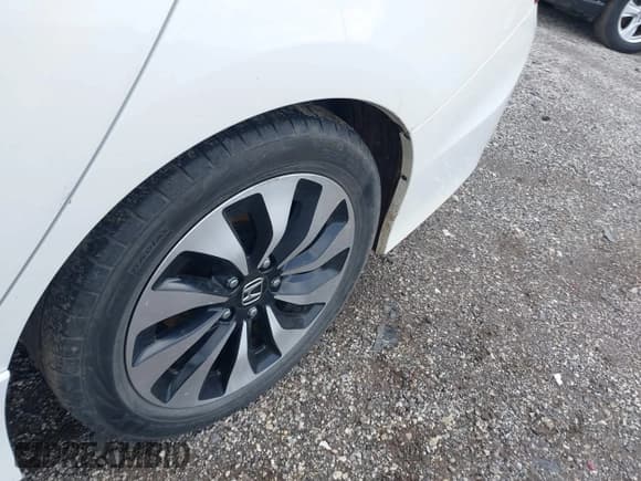 ✅ 2017 Honda Accord Touring • VIN: JHMCR6F77HC001147 • Lot: 43596898. Wystawiony na IAAI z przebiegiem 165 094 mil. Bezpłatny archiwum sprzedaży aukcyjnych z USA i szczegółowy raport historii pojazdu na DreamBid. Zdjęcie 12.