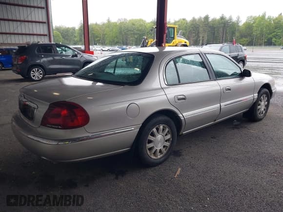 ✅ 2002 Lincoln Continental • VIN: 1LNHM97V62Y696067 • Лот: 42309158. Опубликован ранее на IAAI с пробегом 82 008 миль. Бесплатный доступ к архиву аукционных продаж из США и подробный отчёт об истории автомобиля на DreamBid. Изображение 4.