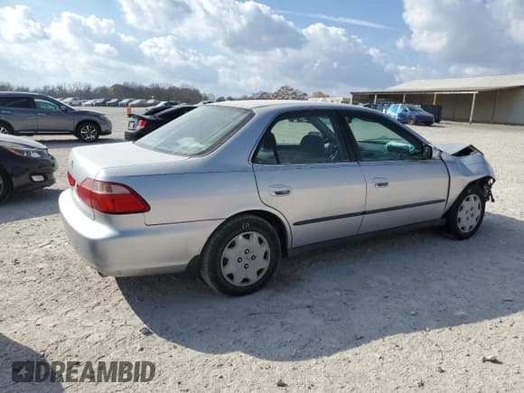 ✅ 1998 Honda Accord LX • VIN: 1HGCG5646WA224829 • Лот: 93234335. Опубликован ранее на Copart с пробегом 291 391 миль. Бесплатный доступ к архиву аукционных продаж из США и подробный отчёт об истории автомобиля на DreamBid. Изображение 3.