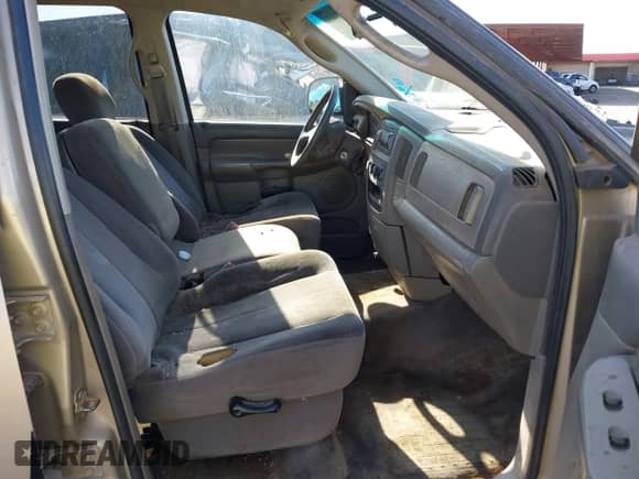 2003 Dodge 1500 ST z VIN 1D7HA18N03S145236, wystawiony jako IAAI lot #41534651 z przebiegiem 297 239 mil mil oraz . Historia ofert i sprzedaży dostępna na DreamBid. Obrazek 5.