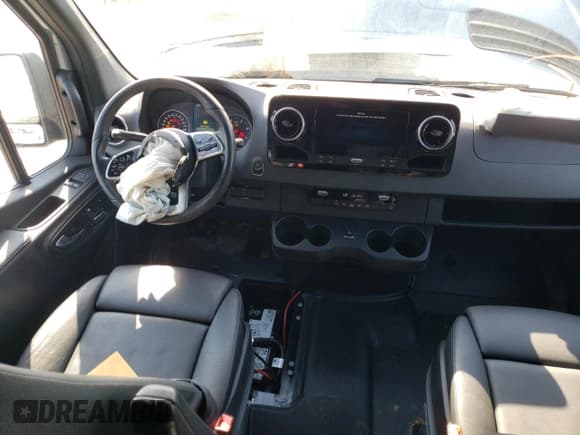 ✅ 2021 Mercedes-Benz Sprinter • VIN: W1Y4EBVY4MT082599 • Lot: 44882634. Listed on Copart with 22,930 mi. Free auction sales archive from the USA and detailed vehicle history report at DreamBid. Image 8.