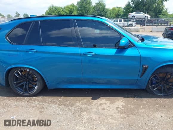 ✅ 2017 BMW X5 M • VIN: 5YMKT6C31H0X20466 • Lot: 42828010. Wystawiony na IAAI z przebiegiem 78 072 mil. Bezpłatny archiwum sprzedaży aukcyjnych z USA i szczegółowy raport historii pojazdu na DreamBid. Zdjęcie 13.