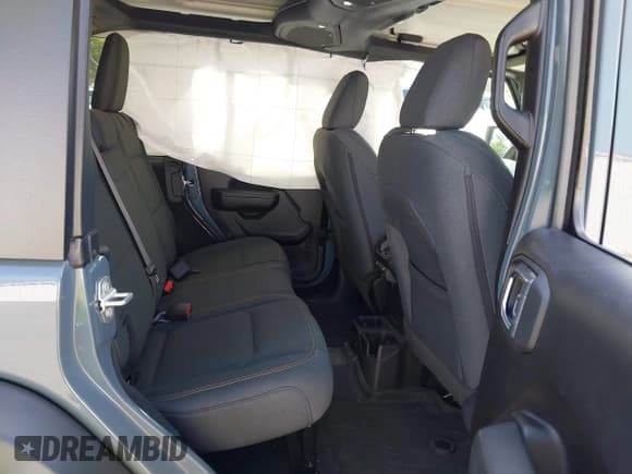 ✅ 2024 Jeep Wrangler Sport S • VIN: 1C4PJXDG5RW334658 • Lot: 42932305. Wystawiony na IAAI z przebiegiem 6 587 mil. Bezpłatny archiwum sprzedaży aukcyjnych z USA i szczegółowy raport historii pojazdu na DreamBid. Zdjęcie 8.