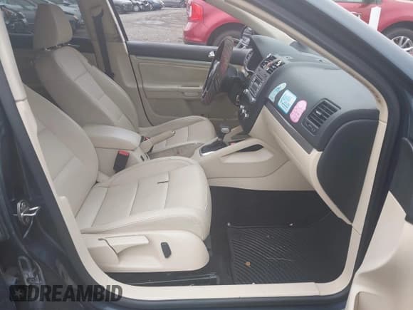 ✅ 2010 Volkswagen Jetta Limited Edition • VIN: 3VWAZ7AJ5AM155049 • Lot: 42276777. Listed on IAAI with 88,699 mi. Free auction sales archive from the USA and detailed vehicle history report at DreamBid. Image 5.