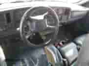 2002 Chevrolet Silverado 1500 z VIN 1GCEC19VX2E162662, wystawiony jako Copart lot #43749265 z przebiegiem 191 926 mil mil oraz Szkoda całkowita • Salvage title. Historia ofert i sprzedaży dostępna na DreamBid. Obrazek 8.