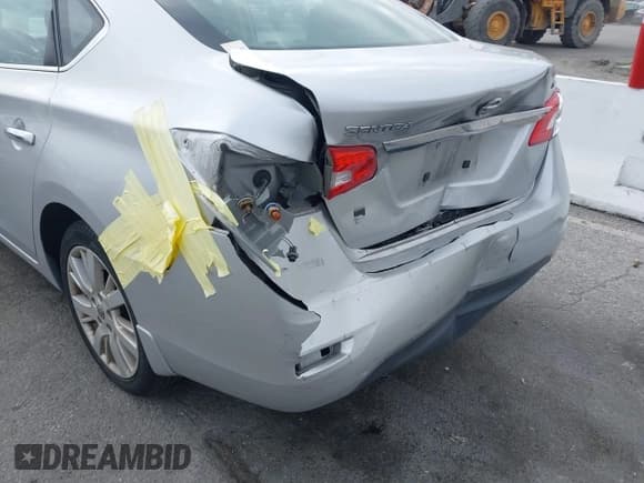 ✅ 2015 Nissan Sentra S • VIN: 3N1AB7AP3FY282767 • Лот: 41904576. Опубликован ранее на IAAI с пробегом 162 210 миль. Бесплатный доступ к архиву аукционных продаж из США и подробный отчёт об истории автомобиля на DreamBid. Изображение 6.