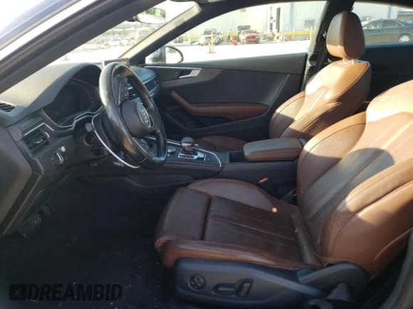 ✅ 2018 Audi A5 Prestige • VIN: WAUUNAF5XJA002567 • Lot: 83958474. Wystawiony na Copart z przebiegiem 86 562 mil. Bezpłatny archiwum sprzedaży aukcyjnych z USA i szczegółowy raport historii pojazdu na DreamBid. Zdjęcie 7.