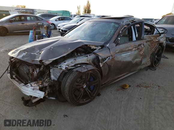 ✅ 2015 BMW M5 • VIN: WBSFV9C5XFD595067 • Lot: 80183913. Wystawiony na Copart z przebiegiem Nie podano. Bezpłatny archiwum sprzedaży aukcyjnych z USA i szczegółowy raport historii pojazdu na DreamBid. Zdjęcie 1.