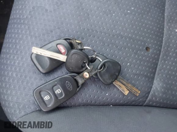 ✅ 2013 Kia Sorento LX • VIN: 5XYKTDA26DG336047 • Lot: 43902515. Listed on IAAI with 152,671 mi. Free auction sales archive from the USA and detailed vehicle history report at DreamBid. Image 11.