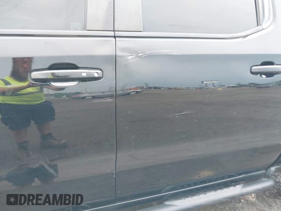 ✅ 2019 Chevrolet Silverado 1500 RST • VIN: 3GCUYEEDXKG177656 • Lot: 42870941. Wystawiony na IAAI z przebiegiem 72 422 mil. Bezpłatny archiwum sprzedaży aukcyjnych z USA i szczegółowy raport historii pojazdu na DreamBid. Zdjęcie 18.