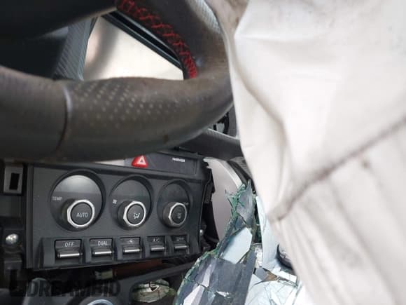 ✅ 2015 Subaru BRZ Limited • VIN: JF1ZCAC14F9601771 • Lot: 41931273. Wystawiony na IAAI z przebiegiem 18 568 mil. Bezpłatny archiwum sprzedaży aukcyjnych z USA i szczegółowy raport historii pojazdu na DreamBid. Zdjęcie 14.