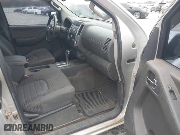 ✅ 2013 Nissan Frontier SV • VIN: 1N6AD0CW5DN740853 • Lot: 43827198. Wystawiony na IAAI z przebiegiem 264 385 mil. Bezpłatny archiwum sprzedaży aukcyjnych z USA i szczegółowy raport historii pojazdu na DreamBid. Zdjęcie 5.