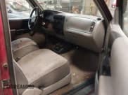 ✅ 1995 Ford Ranger XL • VIN: 1FTCR15U6STA02955 • Lot: 42534921. Wystawiony na IAAI z przebiegiem 209 619 mil. Bezpłatny archiwum sprzedaży aukcyjnych z USA i szczegółowy raport historii pojazdu na DreamBid. Zdjęcie 5.