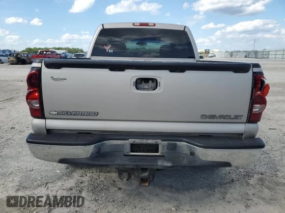 ✅ 2005 Chevrolet Silverado 1500 Z71 • VIN: 2GCEK13T651141887 • Лот: 73577344. Опубликован ранее на Copart с пробегом 220 920 миль. Бесплатный доступ к архиву аукционных продаж из США и подробный отчёт об истории автомобиля на DreamBid. Изображение 6.