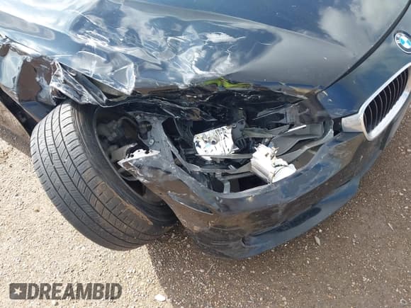 ✅ 2015 BMW 3 Series 320i • VIN: WBA3B1C59FK138134 • Lot: 42499308. Listed on IAAI with 131,409 mi. Free auction sales archive from the USA and detailed vehicle history report at DreamBid. Image 6.