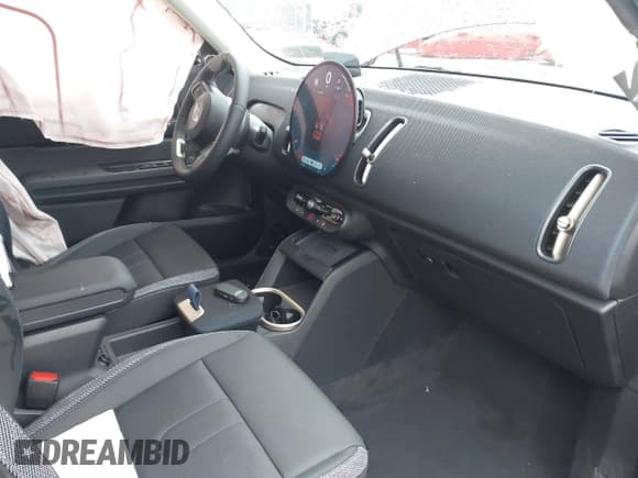 ✅ 2025 MINI Countryman S • VIN: WMZ23GA06S7P51184 • Lot: 41983655. Listed on IAAI with 3,126 mi. Free auction sales archive from the USA and detailed vehicle history report at DreamBid. Image 5.