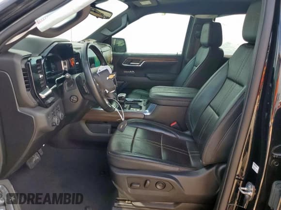 ✅ 2023 Chevrolet Silverado 1500 High Country • VIN: 2GCUDJED1P1137390 • Lot: 63263275. Wystawiony na Copart z przebiegiem 42 027 mil. Bezpłatny archiwum sprzedaży aukcyjnych z USA i szczegółowy raport historii pojazdu na DreamBid. Zdjęcie 7.