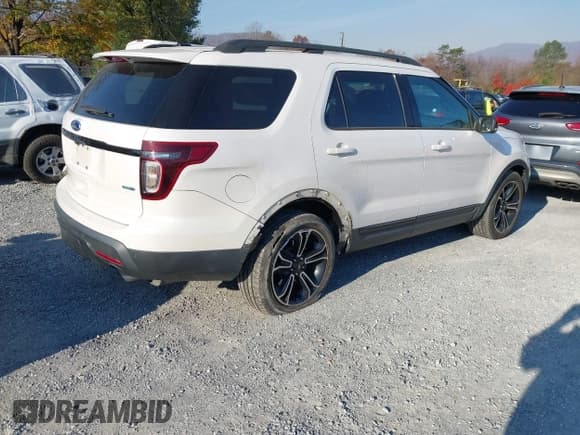 ✅ 2015 Ford Explorer Sport • VIN: 1FM5K8GT6FGB65223 • Lot: 43622287. Listed on IAAI with 146,797 mi. Free auction sales archive from the USA and detailed vehicle history report at DreamBid. Image 4.