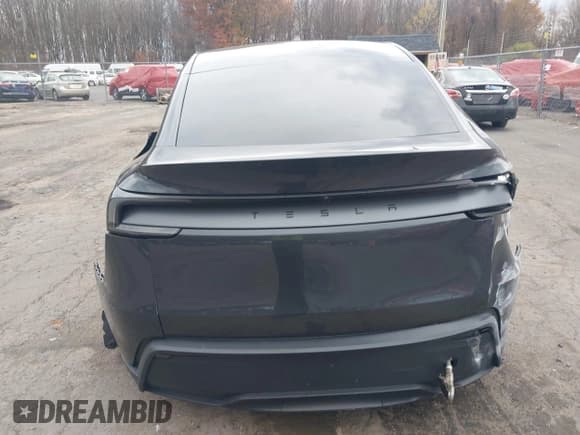 ✅ 2026 Tesla Model Y Long Range • VIN: 7SAYGDED4TF437624 • Lot: 43590088. Listed on IAAI with 1,167 mi. Free auction sales archive from the USA and detailed vehicle history report at DreamBid. Image 17.