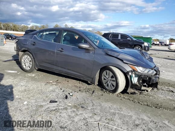 ✅ 2021 Nissan Sentra S • VIN: 3N1AB8BV0MY233039 • Lot: 82647985. Wystawiony na Copart z przebiegiem 84 236 mil. Bezpłatny archiwum sprzedaży aukcyjnych z USA i szczegółowy raport historii pojazdu na DreamBid. Zdjęcie 4.