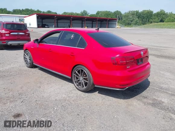 ✅ 2016 Volkswagen Jetta GLI SEL • VIN: 3VW5T7AJ2GM384025 • Лот: 42577811. Опубликован ранее на IAAI с пробегом 146 683 миль. Бесплатный доступ к архиву аукционных продаж из США и подробный отчёт об истории автомобиля на DreamBid. Изображение 3.