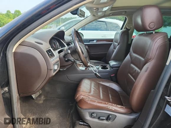 ✅ 2013 Volkswagen Touareg Lux • VIN: WVGEF9BP6DD010352 • Lot: 62585305. Listed on Copart with 210,935 mi. Free auction sales archive from the USA and detailed vehicle history report at DreamBid. Image 7.