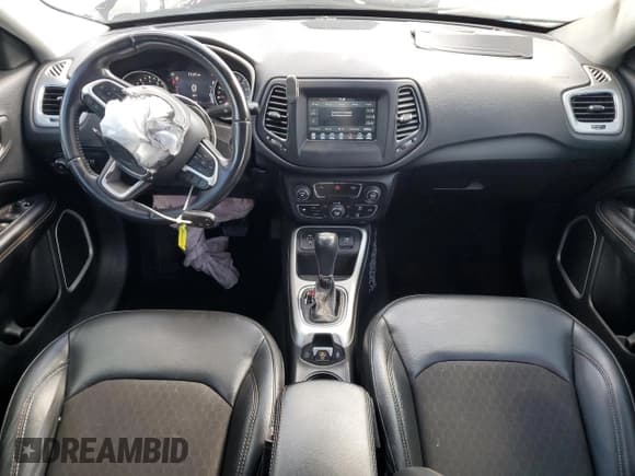 ✅ 2020 Jeep Compass Latitude • VIN: 3C4NJCBB1LT114888 • Lot: 86607295. Wystawiony na Copart z przebiegiem 53 956 mil. Bezpłatny archiwum sprzedaży aukcyjnych z USA i szczegółowy raport historii pojazdu na DreamBid. Zdjęcie 8.