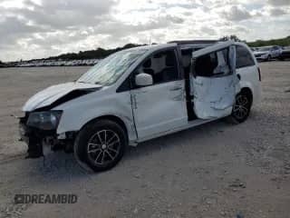 2019 Dodge Grand Caravan GT z VIN 2C4RDGEG4KR620045, wystawiony jako Copart lot #87004825 z przebiegiem 83 315 mil mil oraz Nie do naprawy • Non repairable. Historia ofert i sprzedaży dostępna na DreamBid. Obrazek 1.