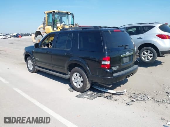 ✅ 2008 Ford Explorer XLT • VIN: 1FMEU73818UB11497 • Lot: 43121990. Wystawiony na IAAI z przebiegiem 129 934 mil. Bezpłatny archiwum sprzedaży aukcyjnych z USA i szczegółowy raport historii pojazdu na DreamBid. Zdjęcie 3.