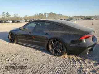 ✅ 2025 Audi RS 7 performance • VIN: WUAPDBF28SN901410 • Лот: 48399135. Опубликован ранее на Copart с пробегом 880 миль. Бесплатный доступ к архиву аукционных продаж из США и подробный отчёт об истории автомобиля на DreamBid. Изображение 2.