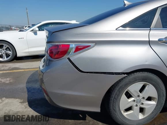 ✅ 2011 Hyundai Sonata Hybrid • VIN: KMHEC4A47BA006439 • Lot: 43355728. Listed on IAAI with 156,270 mi. Free auction sales archive from the USA and detailed vehicle history report at DreamBid. Image 14.