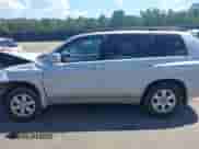 2002 Toyota Highlander z VIN JTEGF21A720071176, wystawiony jako IAAI lot #43105824 z przebiegiem 267 885 mil mil oraz . Historia ofert i sprzedaży dostępna na DreamBid. Obrazek 14.