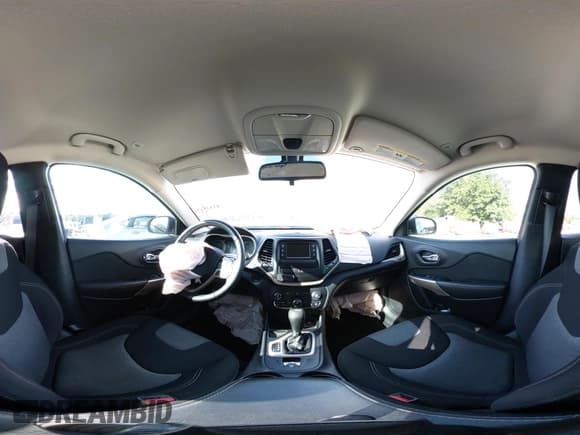 ✅ 2018 Jeep Cherokee Latitude • VIN: 1C4PJLCB1JD519661 • Lot: 43335427. Listed on IAAI with 55,404 mi. Free auction sales archive from the USA and detailed vehicle history report at DreamBid. Image 18.