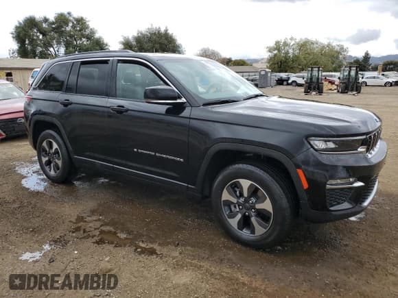 ✅ 2023 Jeep Grand Cherokee • VIN: 1C4RJYB67PC624360 • Lot: 71797794. Listed on Copart with 20,381 mi. Free auction sales archive from the USA and detailed vehicle history report at DreamBid. Image 4.