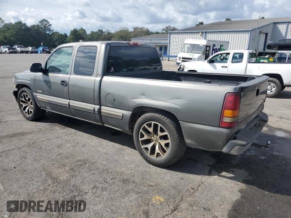 ✅ 2001 Chevrolet Silverado 1500 LS • VIN: 2GCEC19T811367833 • Лот: 81670605. Опубликован ранее на Copart с пробегом 229 000 миль. Бесплатный доступ к архиву аукционных продаж из США и подробный отчёт об истории автомобиля на DreamBid. Изображение 2.