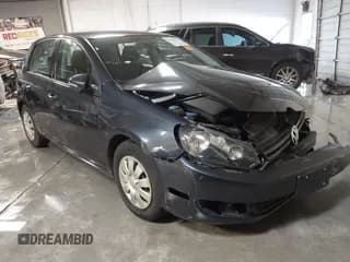 ✅ 2013 Volkswagen Golf • VIN: WVWDA7AJ7DW019307 • Lot: 41163694. Wystawiony na IAAI z przebiegiem 82 142 mil. Bezpłatny archiwum sprzedaży aukcyjnych z USA i szczegółowy raport historii pojazdu na DreamBid. Zdjęcie 1.