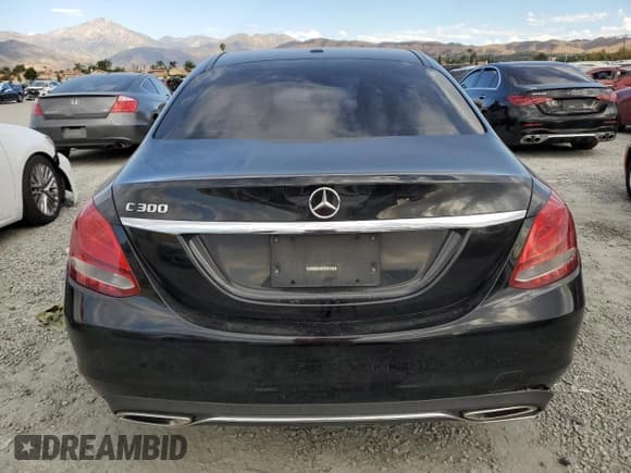 ✅ 2017 Mercedes-Benz C 300 • VIN: 55SWF4JB6HU190608 • Lot: 87290435. Wystawiony na Copart z przebiegiem 157 848 mil. Bezpłatny archiwum sprzedaży aukcyjnych z USA i szczegółowy raport historii pojazdu na DreamBid. Zdjęcie 6.