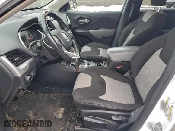 ✅ 2014 Jeep Cherokee Latitude • VIN: 1C4PJLCS0EW115566 • Lot: 95394825. Wystawiony na Copart z przebiegiem 144 118 mil. Bezpłatny archiwum sprzedaży aukcyjnych z USA i szczegółowy raport historii pojazdu na DreamBid. Zdjęcie 7.