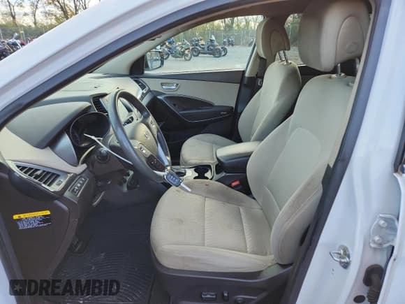 ✅ 2017 Hyundai Santa Fe 2.4L • VIN: 5NMZU3LB3HH033452 • Lot: 91460115. Wystawiony na Copart z przebiegiem 94 183 mil. Bezpłatny archiwum sprzedaży aukcyjnych z USA i szczegółowy raport historii pojazdu na DreamBid. Zdjęcie 7.