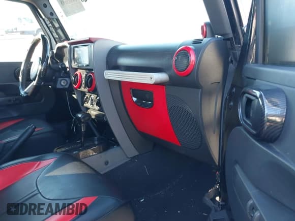 ✅ 2008 Jeep Wrangler Unlimited X • VIN: 1J4GA39178L652983 • Lot: 40803698. Listed on IAAI with 114,012 mi. Free auction sales archive from the USA and detailed vehicle history report at DreamBid. Image 5.