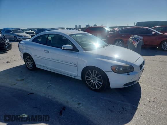 ✅ 2008 Volvo C70 • VIN: YV1MC67248J054078 • Lot: 87089825. Listed on Copart with 110,930 mi. Free auction sales archive from the USA and detailed vehicle history report at DreamBid. Image 4.