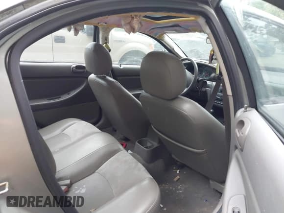 ✅ 2004 Chrysler Sebring LXi • VIN: 1C3EL56R94N401964 • Lot: 42315832. Wystawiony na IAAI z przebiegiem 89 243 mil. Bezpłatny archiwum sprzedaży aukcyjnych z USA i szczegółowy raport historii pojazdu na DreamBid. Zdjęcie 8.