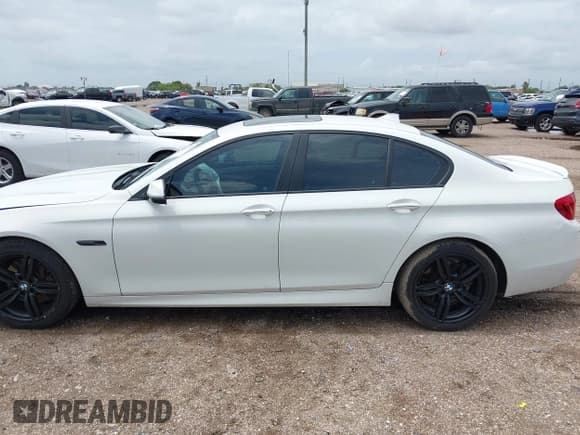 ✅ 2014 BMW 5 Series 535i • VIN: WBA5B1C51ED481211 • Lot: 42649588. Listed on IAAI with 97,920 mi. Free auction sales archive from the USA and detailed vehicle history report at DreamBid. Image 14.