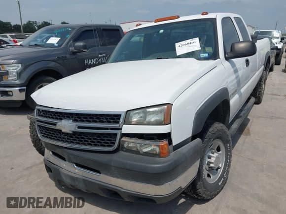 ✅ 2006 Chevrolet Silverado 2500HD LT2 • VIN: 1GCHK29U16E207166 • Lot: 42068401. Listed on IAAI with 105,646 mi. Free auction sales archive from the USA and detailed vehicle history report at DreamBid. Image 2.