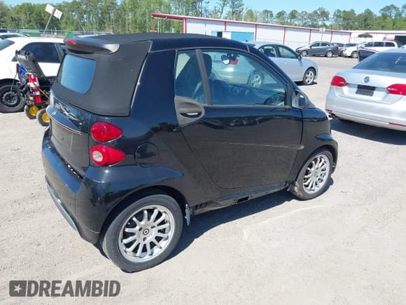 ✅ 2014 Smart fortwo Passion • VIN: WMEEK3BA6EK736171 • Lot: 42019777. Wystawiony na IAAI z przebiegiem 163 376 mil. Bezpłatny archiwum sprzedaży aukcyjnych z USA i szczegółowy raport historii pojazdu na DreamBid. Zdjęcie 4.