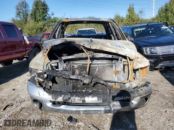 2005 Dodge 3500 SLT z VIN 3D7MS48CX5G829622, wystawiony jako Copart lot #79183874 z przebiegiem Nie podano mil oraz Nie do naprawy • Non repairable. Historia ofert i sprzedaży dostępna na DreamBid. Obrazek 5.